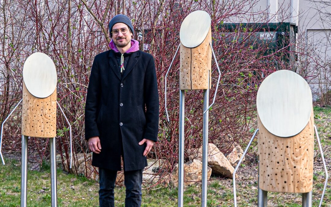 Die künstlerische Nisthilfe »Wandler im Sonnenlicht« von Ulrich Stolz steht ab sofort im Zoo Dresden